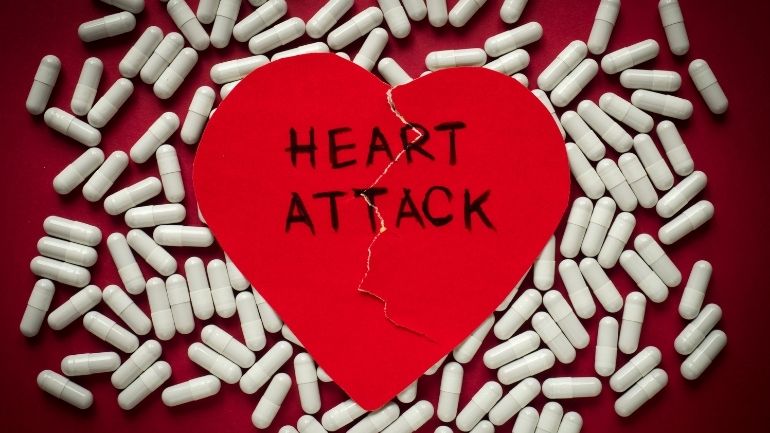 heart attack image with red heart and pills- हार्ट अटैक - हृदयाघात